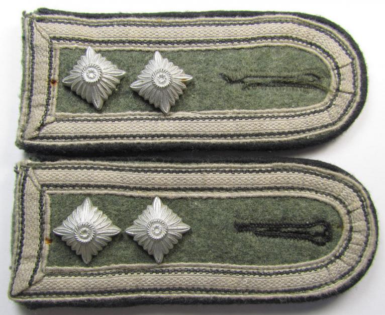 Fully matching, WH (Heeres), IMO mid-war-period- (ie. 'M43'-pattern-) NCO-type shoulderstraps as piped in the black-coloured branchcolour as was intended for - and/or used by! - an: 'Oberfeldwebel der Pionier-Truppen'