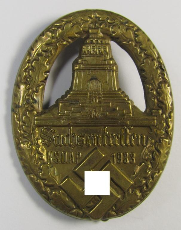 Commemorative, tin-based- and/or: golden-coloured, early-period N.S.D.A.P.-related 'tinnie' being a non-maker marked example depicting the 'Kyfhäuser'-monument and 'swastika'-device and bearing the text: 'Sachsentreffen N.S.D.A.P. 1933'