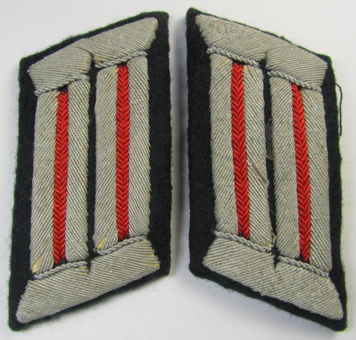 Fully matching pair of WH (Heeres) officers'-type collar-tabs, as was piped in the bright-red-coloured branchcolour as was intended for usage by an: 'Offizier der (Sturm)Artillerie-Truppen'
