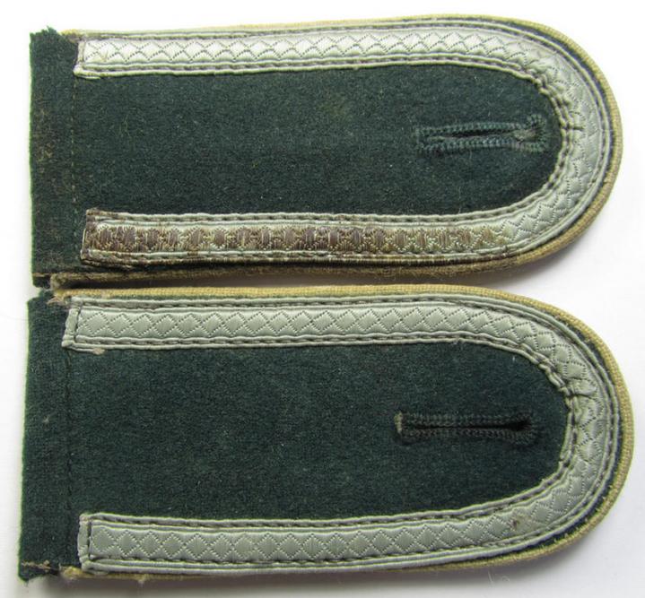 Fully matching pair of WH (Heeres), early-war-period- (ie. 'M36'- or: 'M40'-pattern-) NCO-type shoulderstraps having the neat white- (ie. 'weisser'-) coloured branchcolour as was intended for an: 'Unteroffizier der Infanterie-Truppen'