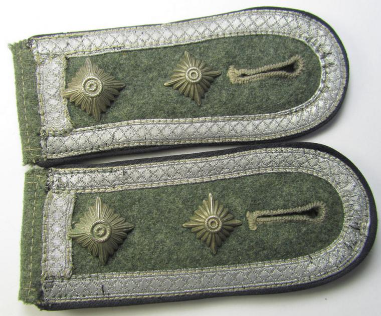 Fully matching, WH (Heeres), I deem mid-war-period- (ie. 'M43'-pattern-) NCO-type shoulderstraps as piped in the black-coloured branchcolour as was intended for - and/or used by! - an: 'Oberfeldwebel der Pionier-Truppen'