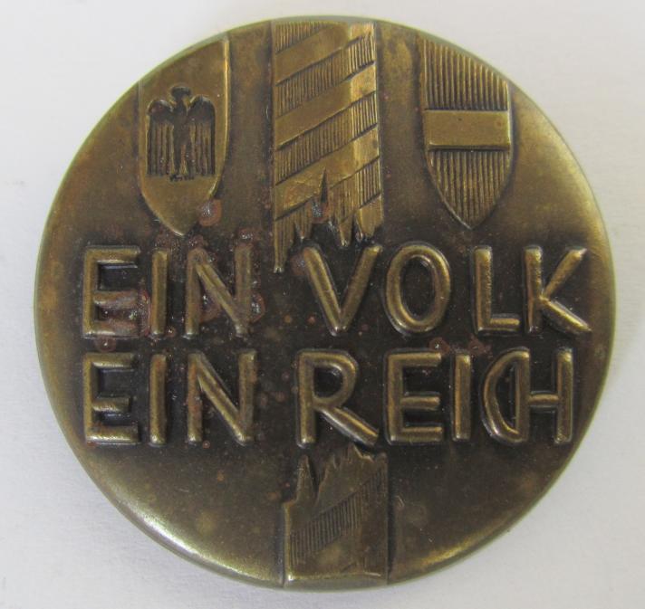 Commemorative, copper-based N.S.D.A.P.-related 'tinnie' being a non-maker-marked example depicting an eagle-device and shield and showing the text: 'Ein Volk - Ein Reich'
