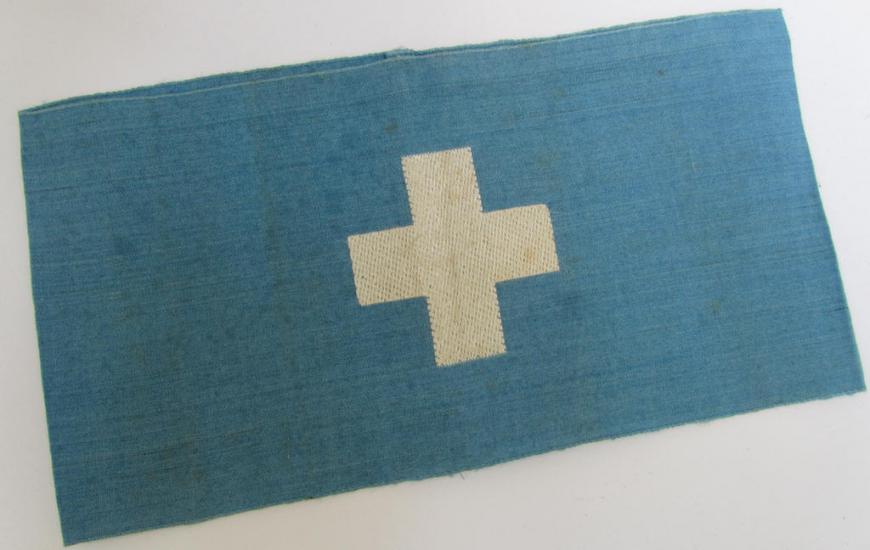 Light-blue-coloured so-called: RLB (or: 'Reichsluftschutzbund') 'Feldscher'- (ie. 'Sanitäter') armband depicting the typical white-coloured cross and showing an interwoven size-(unit-?) designation (that reads: '7')