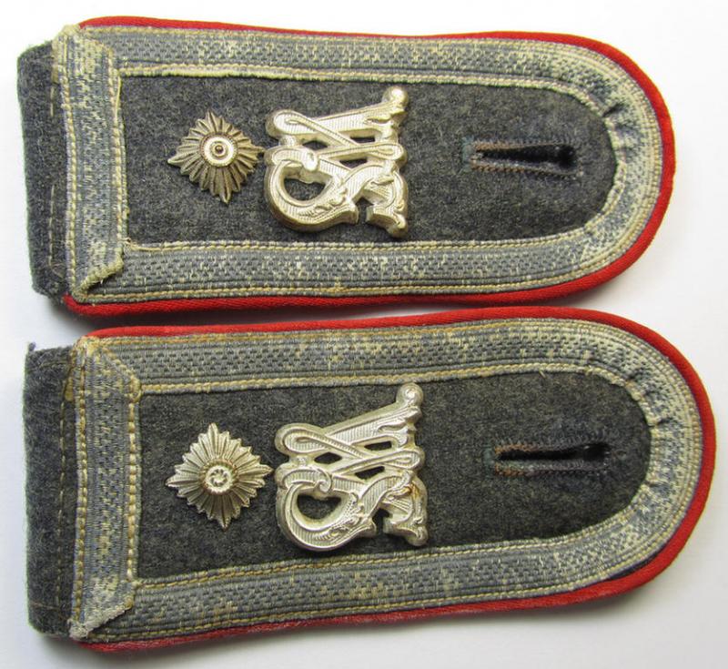 Fully matching - and truly scarcely seen! - pair of neatly 'cyphered', WH (Luftwaffe) NCO-type shoulderstraps as was specifically intended for a: 'Feldwebel einer Luftwaffen-Waffenschule'