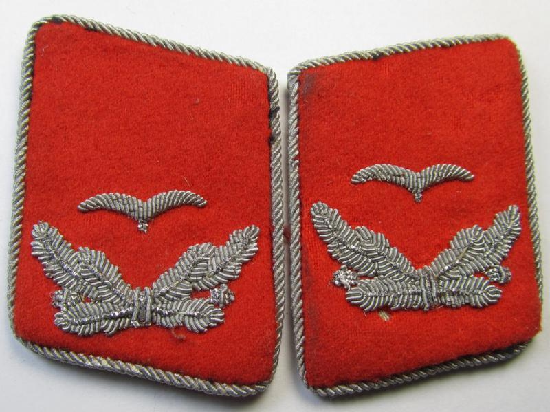 Attractive - and/or fully matching! - pair of neatly hand-embroidered WH (LW) officers'-type collar-patches as executed in bright-red-coloured wool as was intended for usage by a: 'Leutnant der Flak-Artillerie-Truppen'