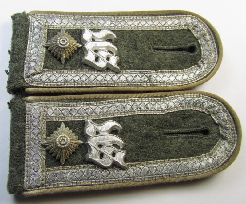 Superb - and/or fully matching! - pair of WH (Heeres), mid-war-period so-called: 'M43'-styled, NCO-type 'cyphered' shoulderstraps as was intended for usage by a: 'Feldwebel der Infanterie-Truppen u. Mitglied einer Unteroffiziersschule'