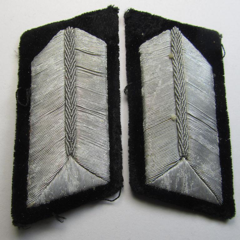 Neat - fully matching and scarcely found! - pair of RAD (ie. 'Reichsarbeitsdienst') officers'-type collar-tabs (being of the pattern as was used in the period between 1936-38) as was intended for a: 'FAD-Unterfeldmeister o. Feldmeister'