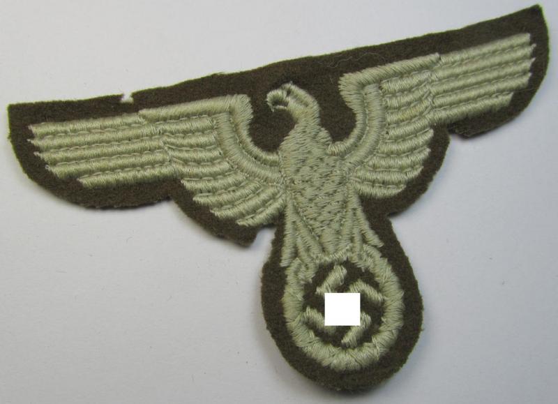 Attractive, machine-embroidered arm-eagle (ie. 'Ärmeladler') as was specifically intended for usage on the brownish-green-coloured tunics of officials of the: 'Reichsministerium für besetzte Ostgebiete' (ie. 'R.M.b.O.')