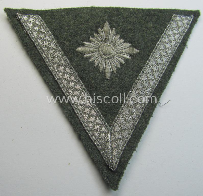 Attractive, WH (Heeres) 'Armwinkel' (or: arm-chevron) as executed on typical field-grey-coloured wool as was specifically intended for usage by a soldier with the (unusually encountered!) rank of an: 'Obergefreiter mit mehr als 6 Dienstjahren'