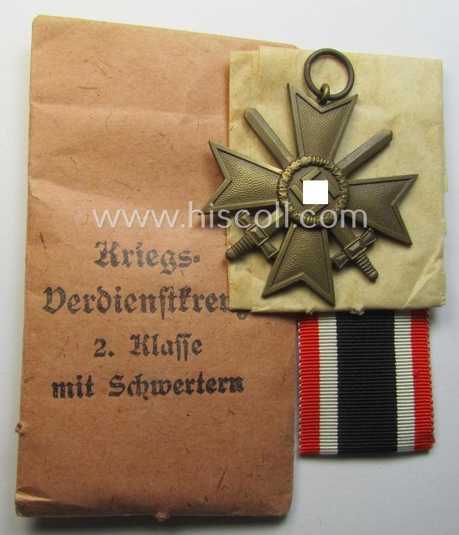 Superb medal-set: 'Kriegsverdienstkreuz 2. Klasse mit Schwertern' as produced by the: 'Deschler u. Sohn'-company (being a non-maker-marked specimen that came stored in its original 'Zellstoff'-based pouch of issue as found)