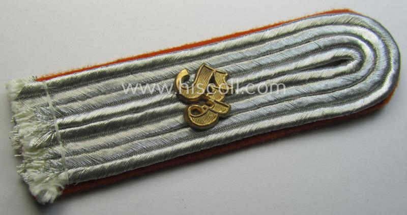 Attractive - albeit regrettably single - neatly 'cyphered' WH (Heeres) officers'-type shoulderboard as piped in the orange-coloured branchcolour as was intended for a: 'Leutnant u. E.-Offizier einer Feldzeugdienstelle'