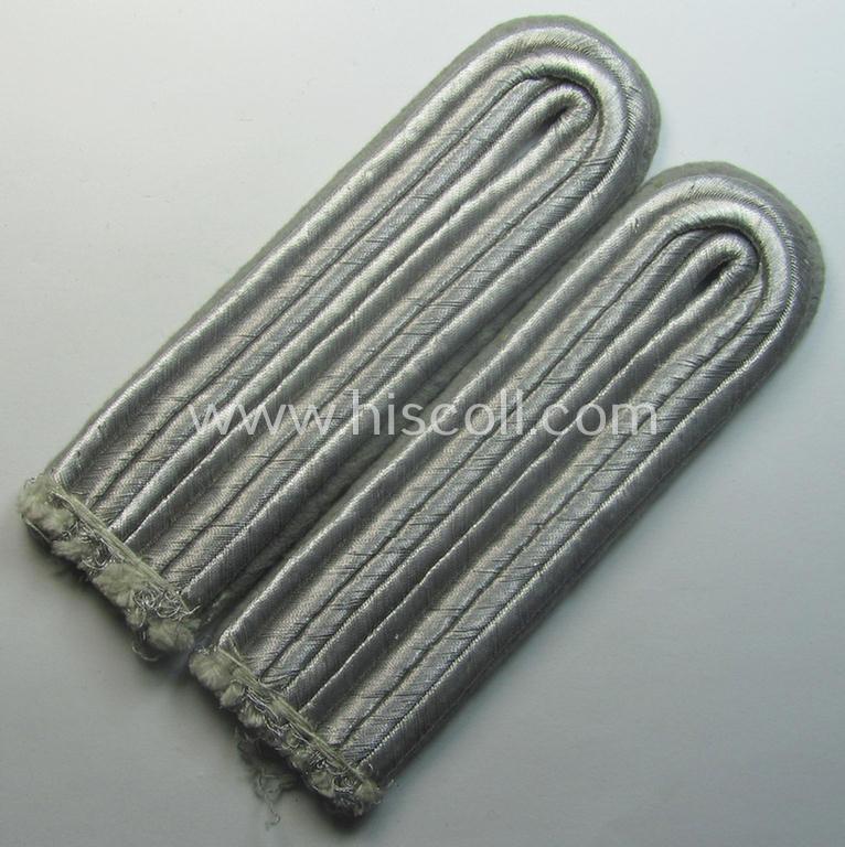 Pair of WH (Heeres) officers'-type shoulderboards: 'Leutnant der Propaganda-Truppen'