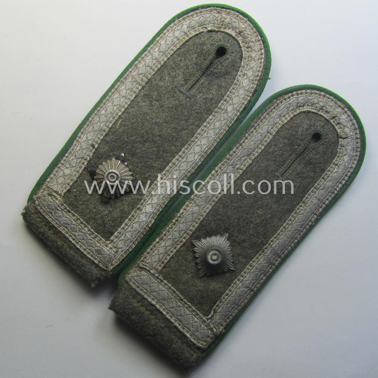 Pair of WH (Heeres) NCO-type (ie. 'M40- o. M43'-pattern) shoulderstraps: 'Feldwebel eines Gebirgsjäger- o. Jäger-Rgts.'