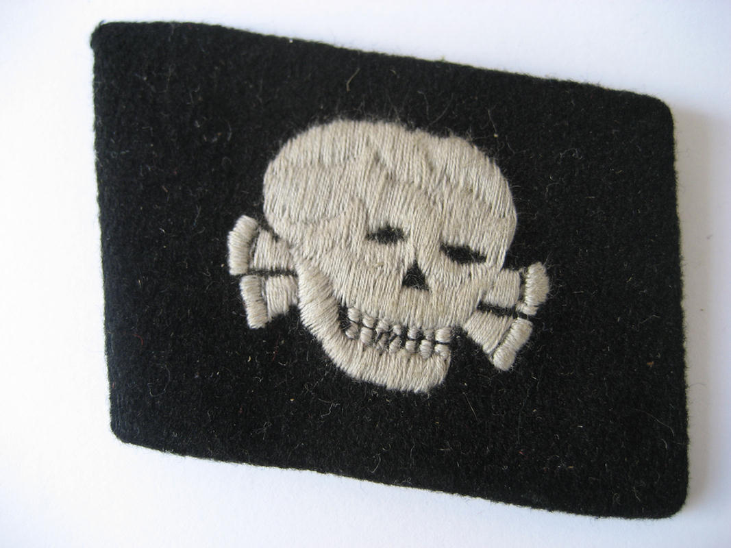  Waffen-SS RzM style collar-tab 'Totenkopf'