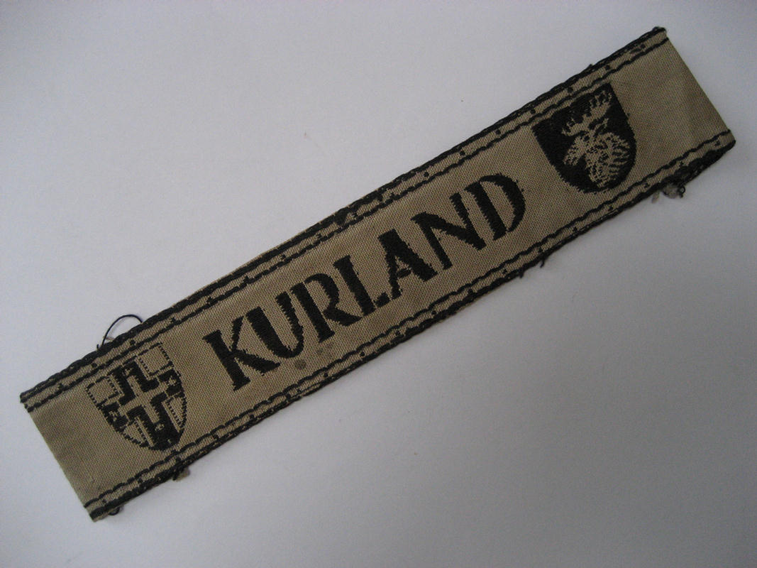  Full-length cuff-title/armband: 'Kurland' 