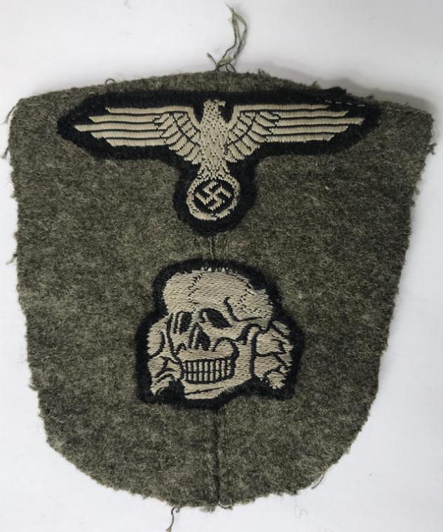  'Cut-out' matching Waffen-SS insignia-set