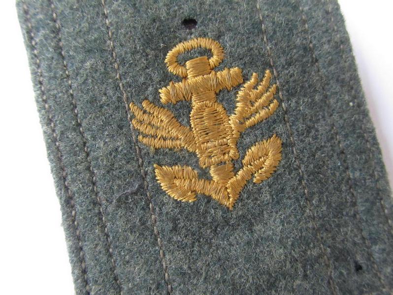 Nice - albeit regrettably single! - 'cyphered' (and IMO very late-war!) WH (Kriegsmarine) soldiers-type shoulderboard, as intended for a: 'Soldat eines Küsten-Artillerie-Regiments' - overall very nice condition!