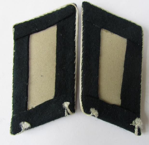 Very nice - and fully matching! - pair of WH (Heer) officers'-type collar-tabs, as intended for an: 'Beambter ie. Offizier des gehobenen Dienstes' - very nice, ie. almost mint-/unissued condition!