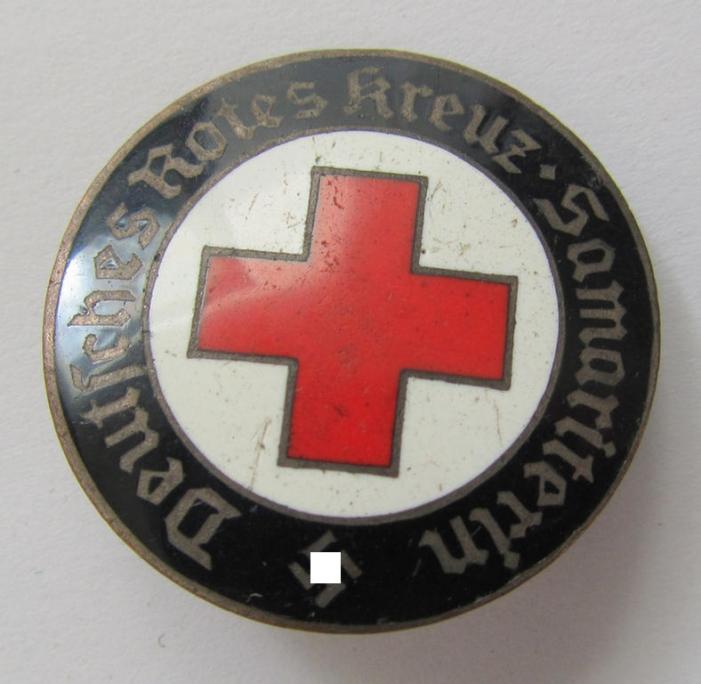 Very nice - and actualy quite rarely encountered! - DRK (ie. 'Deutsches Rotes Kreuz' or German Red Cross) nurses'-badge entitled: 'Samariterin', neatly 'Ges.Gesch' marked - nice (albeit used- ie. worn-) condition!