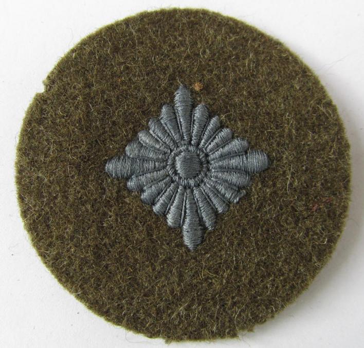 Attractive, WH (Heeres) 'standard-type', tropical-style rank-insignia (ie. roundel), as executed in bluish-grey coloured linnen on a brownish-green background, as intended for an: 'Oberschütze' - overall nice (ie. virtually mint-/unissued!) condition!