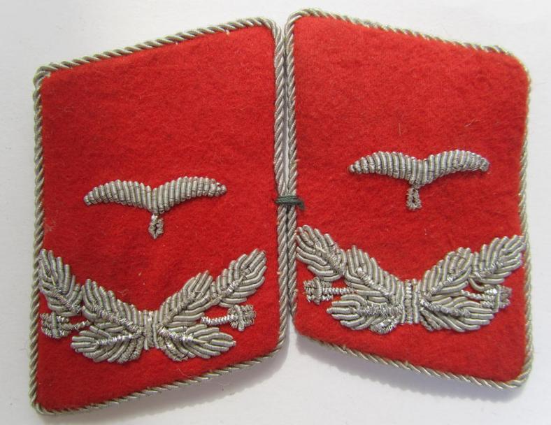Very nice - and fully matching! - pair of WH (LW) officers'-type collar-patches, executed in bright-red coloured wool, as were intended for a: 'Leutnant der Flakart.-Truppen' - very nice (ie. virtually mint-/unissued-) condition!