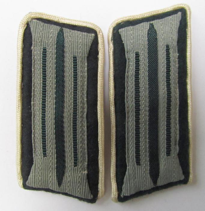 Fully matching pair of WH (Heeres) enlisted-mens'- (ie. NCO-) type collar-patches, being white-piped examples as specifically intended for - and/or worn by! - a: 'Beamte des unterer o. einfachen Dienstes'