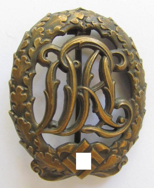 'Variant-pattern', 'Reichssportabzeichen DRL in Bronze' (or: DRL sports'-badge in bronze) being an unusually non-marked example that is void of any text on its back 