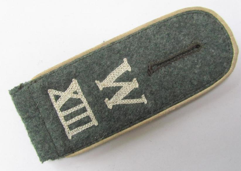 Superb - albeit single! - early- (ie. mid-) war-period- (ie. 'M40/M43'-pattern) neatly 'cyphered' WH (Heeres) EM-type shoulderstrap as was intended for a: 'Soldat der Infanterie-Truppen u. Mitglied des Wehrkreis-Kds. 13'