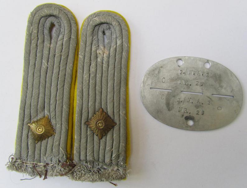 Neat insignia-grouping, comprising of a matching pair of WH (Heeres) officers'-type shoulderboards, as used by an: 'Oberleutnant eines Nachrichten-Rgts.' that comes with its accompanying ID-disc, bearing the stamped unit-designation: '3.N.A.3' 
