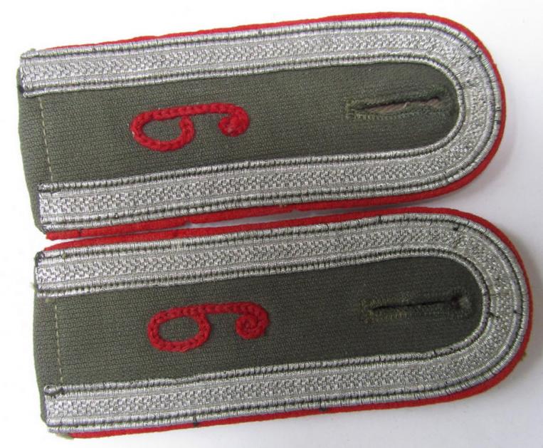 Superb - and/or fully matching! - pair of IMO early-period (ie. IMO 'Reichswehr'-era) WH (Heeres) 'cyphered', NCO-type shoulderstraps, as executed in neat 'rib-cord'-like linnen, as intended for an: 'Unteroffizier des Artillerie-Regiments 6'