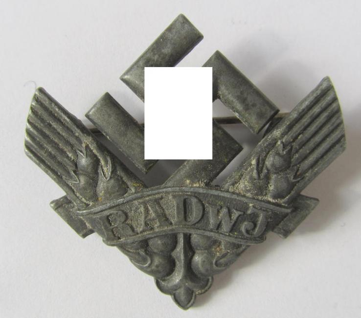 Neat - and fairly scarcely encountered! - lapel-pin ie. 'brooch', as was intended for a female member within the: 'Reichsarbeitsdienst der weiblichen Jugend' (or RADwJ), being a so-called: 'Brosche für Kriegshilfsdienst' 