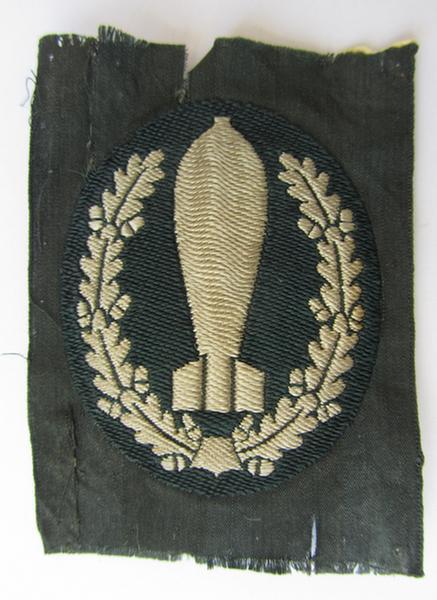 Superb - and extremely rarely encountered! - 'BeVo'-woven version of a WH (Heeres) so-called trade- and/or special-career insignia, as was intended for a: 'Nebelwerfer Richtkannonier' (or: qualified smoke-troops canon-operator)