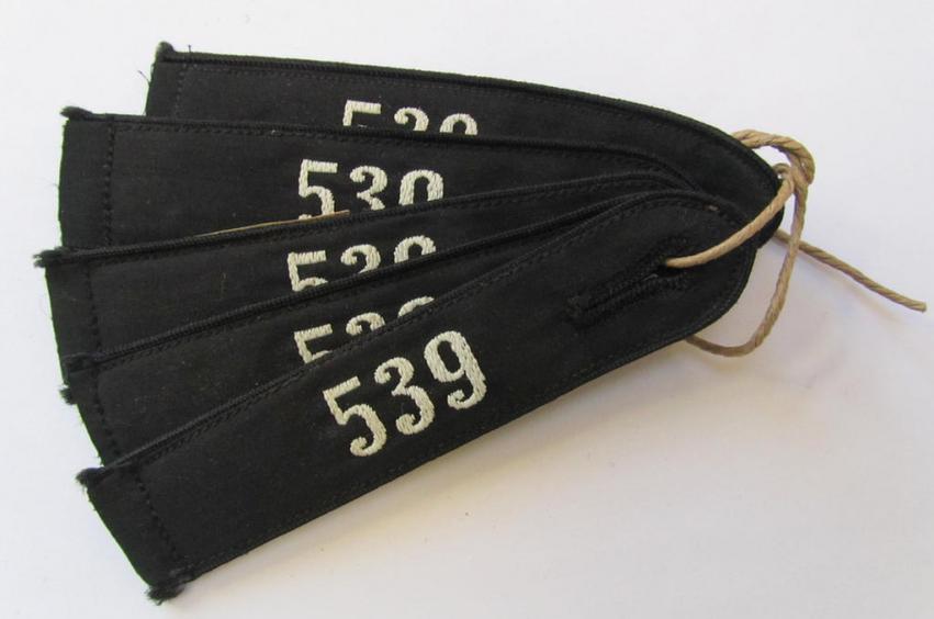 Superb, 'DJ' ('Deutsches Jungvolk') shoulderstrap that was intended for usage by a member within 'Bann 539' (539 = Vöcklabruck), being a virtually mint-/unissued example still retaining its period-attached 'RzM'-etiket