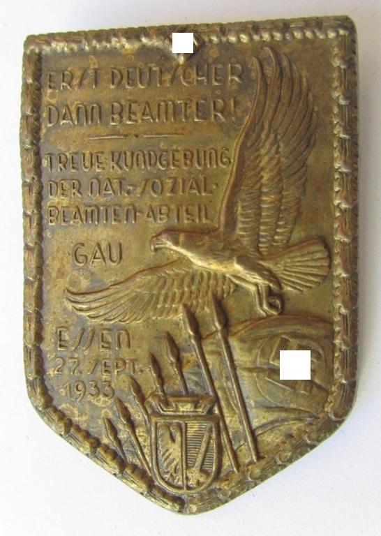 Neat, commemorative-, tin-based- and/or: golden-bronze-coloured - N.S.D.A.P.- related 'tinnie', depicting an eagle- ie. swastika-sign showing the text: 'Treue-Kundgebung der Nat.-Sozial.-Beamten-Abteil. - Gau Essen - 27. Sept.1933'