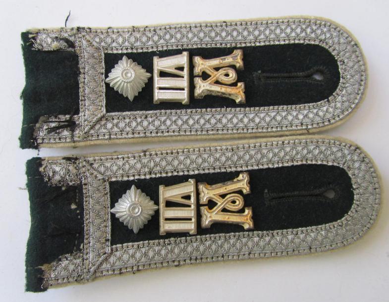 Attractive - and/or fully matching! - pair of: 'M36'-styled- (ie. rounded-pattern) and neatly 'cyphered', WH (Heeres) NCO-type shoulderstraps, as was intended for - and/or clearly worn by! - a: 'Feldwebel der Infanterie-Truppen im Wehrkreis VII'
