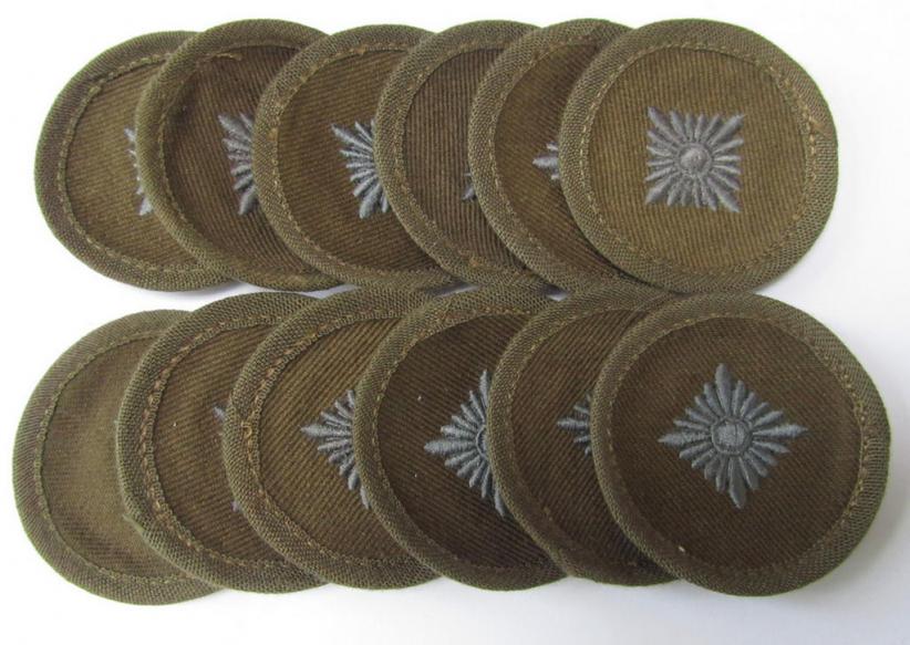 Neat, WH (Heeres) 'tropical-pattern'-, machine-embroidered rank-insignia (ie. roundel) being a neatly maker- (ie. 'F.& S.'-) marked example, as was executed in greyish-blue-coloured linnen, as was intended for an: 'Oberschütze'