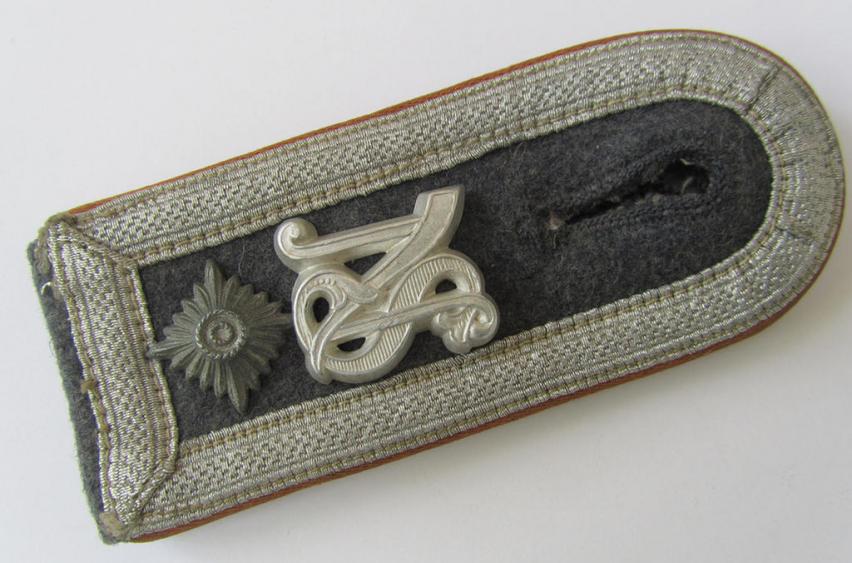 Neat - albeit regrettably single! - WH (Luftwaffe) 'cyphered' NCO-type shoulder- strap, as was intended for - and with certainty worn by! - a: 'Feldwebel der Nachrichten-Truppen und Mitglied einer Nachrichtenschule'