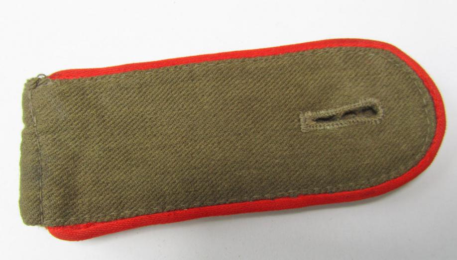Superb - albeit regrettably single but nevertheless very rarely encountered! - WH (Heeres) 'tropical' ie. truly 'DAK'-related, enlisted-mens'-type shoulderstrap, as was intended for a: 'Soldat der Artillerie-Truppen'