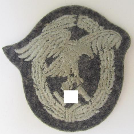 Attractive example of a WH (Luftwaffe) 'Beobachtersabzeichen in Stoff' (or: observers-badge in cloth) being a neatly machine-stitched- and/or nicely 'padded' specimen