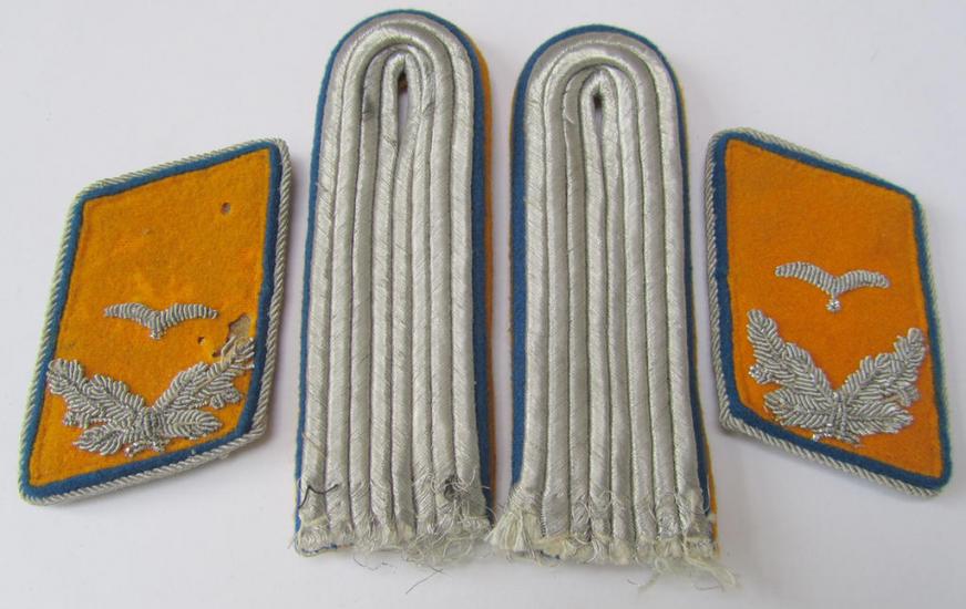 Attractive - and fully matching! - 4-pieced insignia-set comprising of a pair of WH (Luftwaffe) 'dual-piped', officers'-type shoulderboards and dito collar-tabs as was intended for usage by a: 'Leutnant der Res. eines Flieger- o. Fallschirm-Rgts.'
