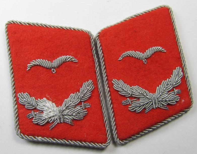 Attractive - and/or fully matching! - pair of WH (LW) officers'-type collar-patches as executed in bright-red-coloured wool, as was intended for usage by a: 'Leutnant der Flak-Artillerie-Truppen'