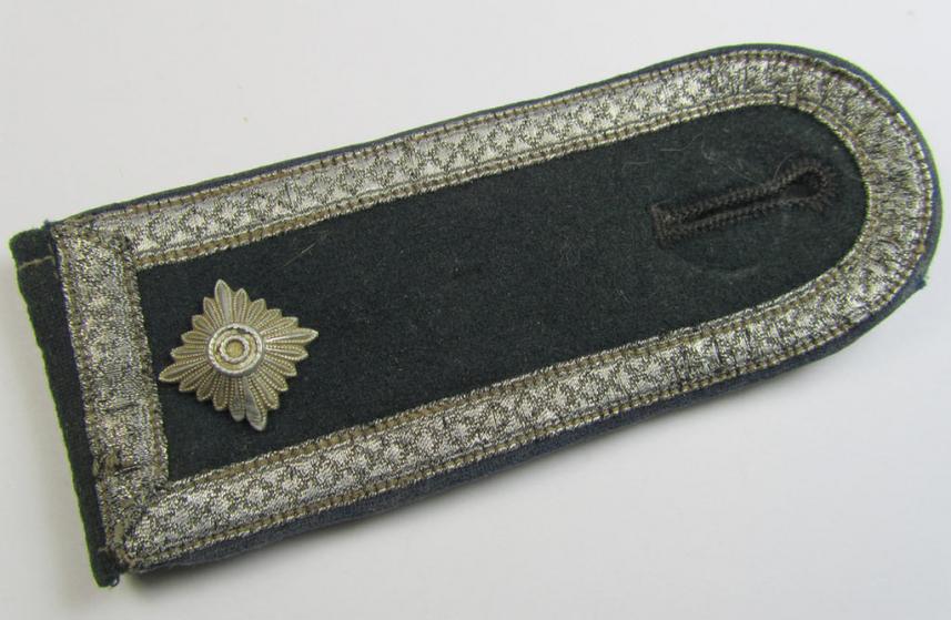 Neat - albeit regrettably single - WH (Heeres), IMO early-war period- (ie. 'M36'-pattern- and/or rounded-style-), NCO-type shoulderstrap, as was intended for usage by a: 'Feldwebel der Sanitätstruppen'