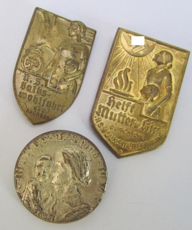 Neat, 3-pieced 'tinnie'-grouping comprising of three, commemorative- and/or tin-based so-called: 'N.S.-Volkswohlfahrt'-related 'tinnies', being non-maker-marked examples showing (amongst others) the text: 'Helft Mutter u. Kind'