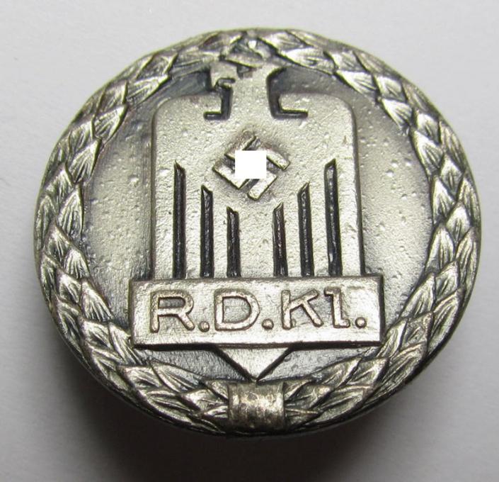 Attractive - and rarely seen! - membership lapel-pin (or: 'Mitgliedsabzeichen') aka: 'Silberne Ehrennadel für 15 Jahre Mitgliedschaft im Reichsverband Deutscher Kleinzüchter (RDKL)'