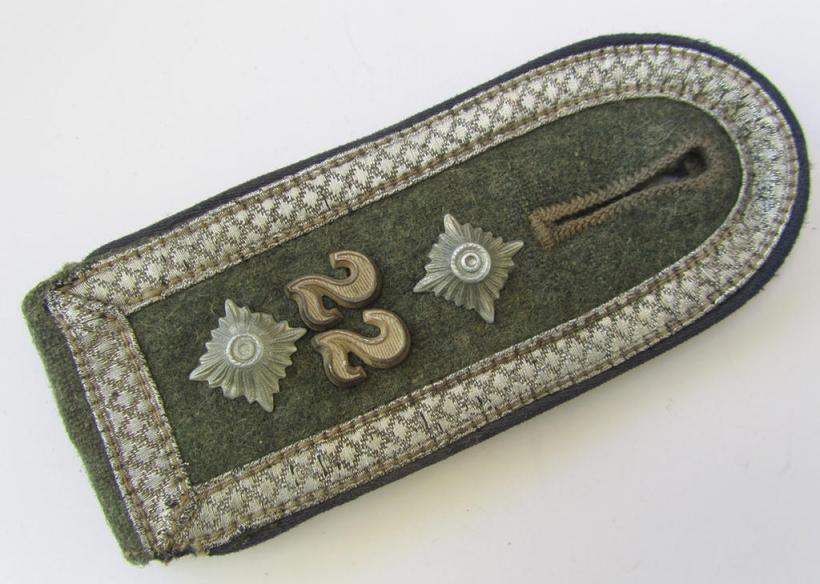 Neat - albeit regrettably single - WH (Heeres), IMO mid-war period-, so-called: 'M43'-pattern- and neatly 'cyphered', WH (Heeres) NCO-type shoulderstrap, as was intended for usage by an: 'Oberfeldwebel der Sanitätstruppen'