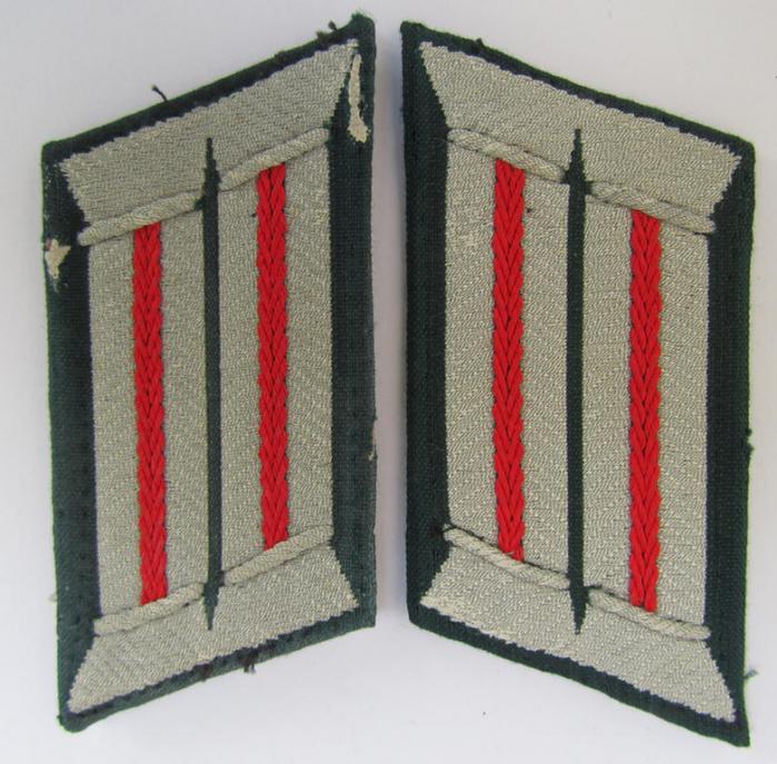 WH (Heeres) pair of (later-war-pattern) officers'-type collar-tabs (ie. 'Kragenspiegel') as was entirely executed in the neat 'BeVo'-weave pattern, as was intended for usage by an officer within the: '(Sturm)Artillerie-Truppen'