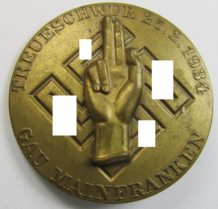 Commemorative - high-quality- and copper-based-, N.S.D.A.P.-related 'tinnie', being a maker- (ie. 'Wächtler u. Lange'-) marked example depicting an oath-taking hand above a swastika surrounded by the text: 'Treueschwur 25-2-34 - Gau Mittelfranken'