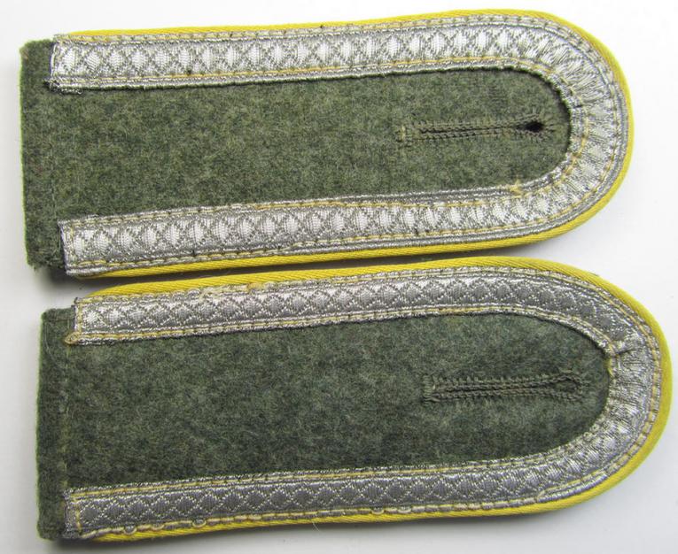 Fully matching pair of IMO mid-war-period-, so-called: 'M43'-pattern-, WH (Heeres) NCO-type shoulderstraps, as was intended for usage by an: 'Unteroffizier eines Heeres-Nachrichten-Abteilungs'