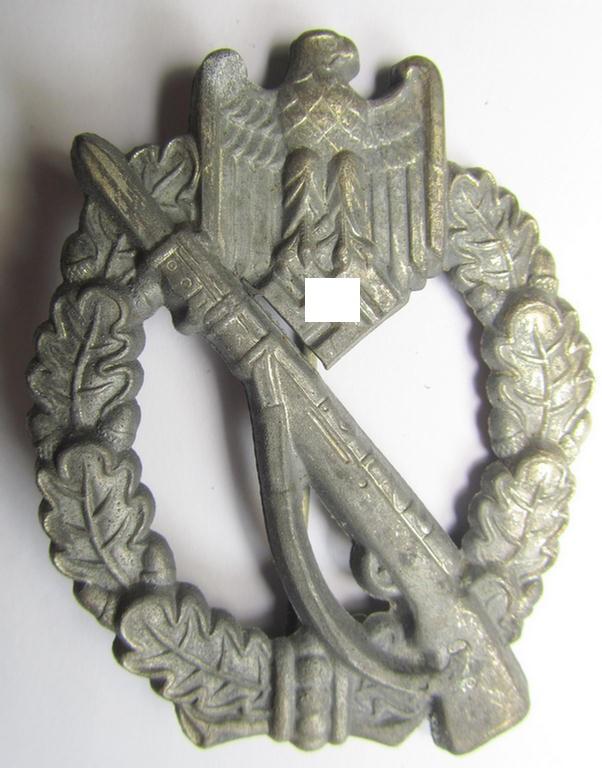 'Hollow-back'-pattern, 'Infanterie-Sturmabzeichen in Silber', being a non-maker-marked example by the: 'Schauerte u. Höhfeld'-company as was executed in greyish-silver-coloured, zinc-based metal (ie.: 'Feinzink')