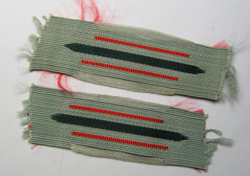 Fully matching pair of WH (Heeres) early- (ie. mid-war-) period EM-type collar-tabs (ie.: 'Einheitskragenspiegel') showing the bright-red-coloured branchcolour as was intended for usage by a soldier (ie. NCO) who served within the: 'Artillerie-Truppen